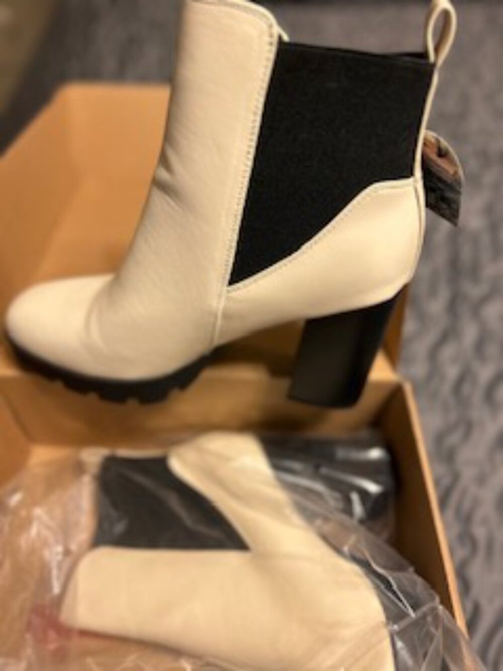 NWT***London Rag Bolt Platform Chelsea Boot (Beige) 10M